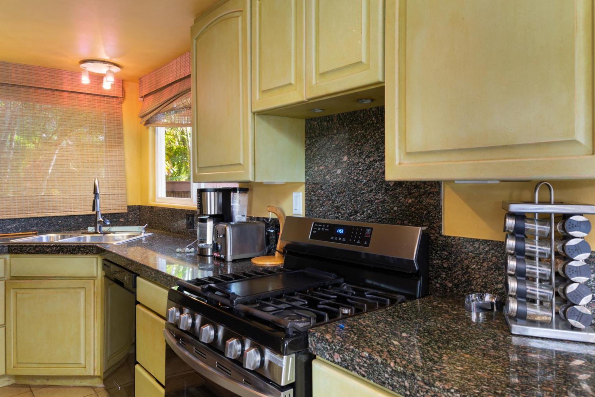 Plumeria Suite, 2-Bedrooms, Sleeps 6, Pool & Bbq, Pre-Renovation Summer Sale คิเฮอิ ภายนอก รูปภาพ