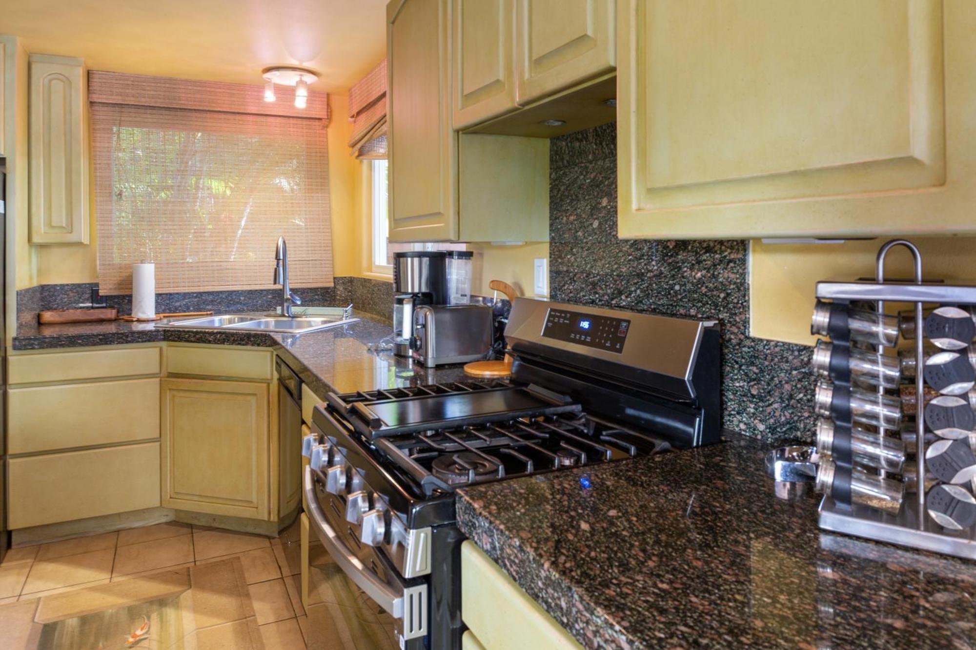 Plumeria Suite, 2-Bedrooms, Sleeps 6, Pool & Bbq, Pre-Renovation Summer Sale คิเฮอิ ภายนอก รูปภาพ